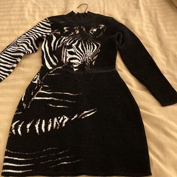 Jessica Bara Elora Long Sleeve Mock Neck Zebra Body-con Mini Dress. Size Small. - Picture 4 of 8